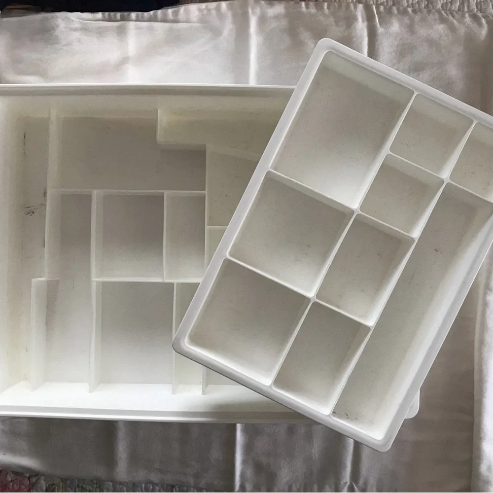 Drawer organizer. Toiletries, kitchen, office. 11” x 15”. 23 bins